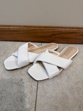 Journee Collection White Crisscross Padded Slide Sandals